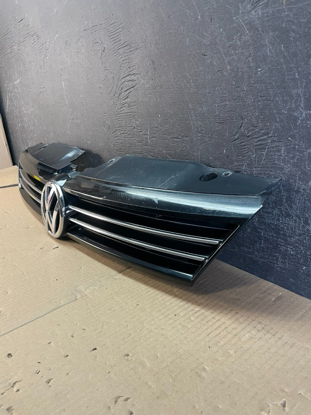 2011 to 2014 Volkswagen Jetta Sedan Front Upper Grille Grill ae3723 DG1