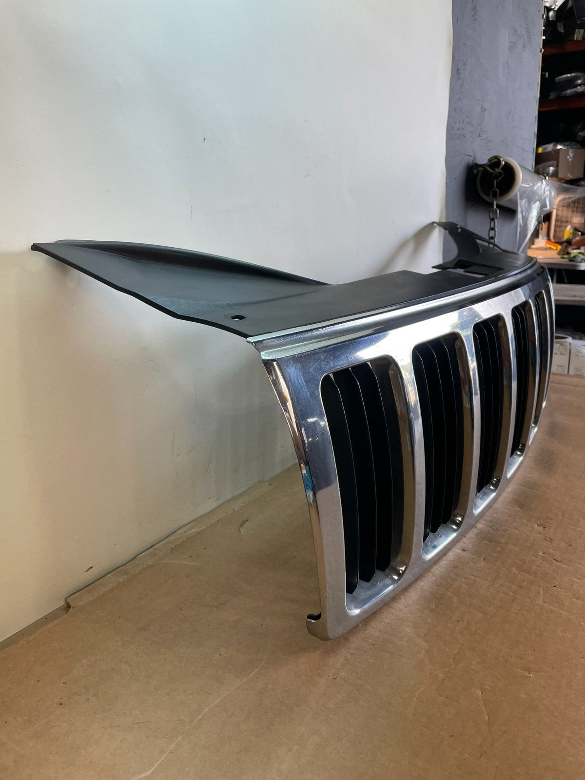 2005 2006 2007 Jeep Grand Cherokee Front Upper Grill Grille ag0853 DG2