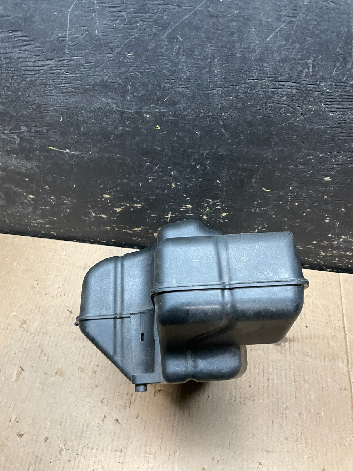 2007 - 2009 Cadillac SRX Subwoofer Bose Speaker OEM Y9553 DG4