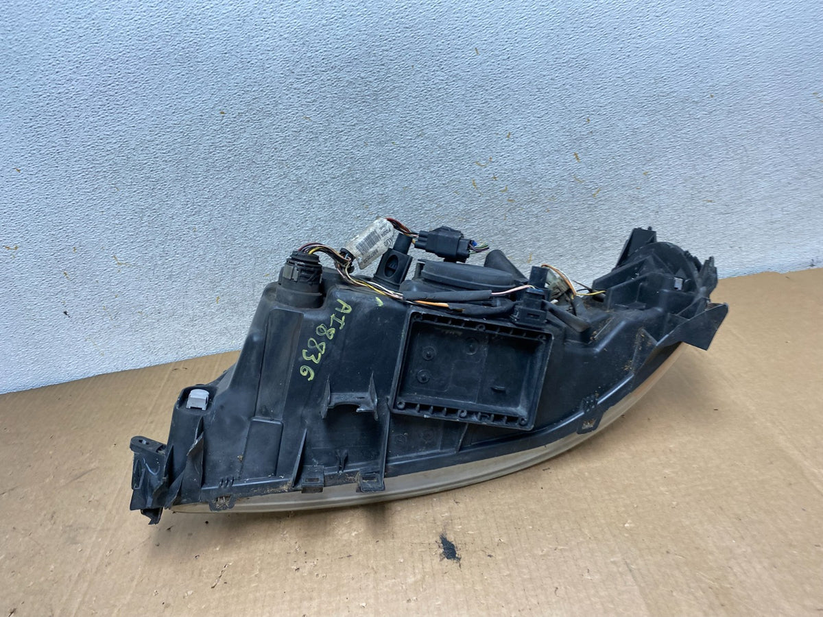 2005 to 2007 Volvo XC70 V70 Right Passenger RH Headlight AI8836 DW9