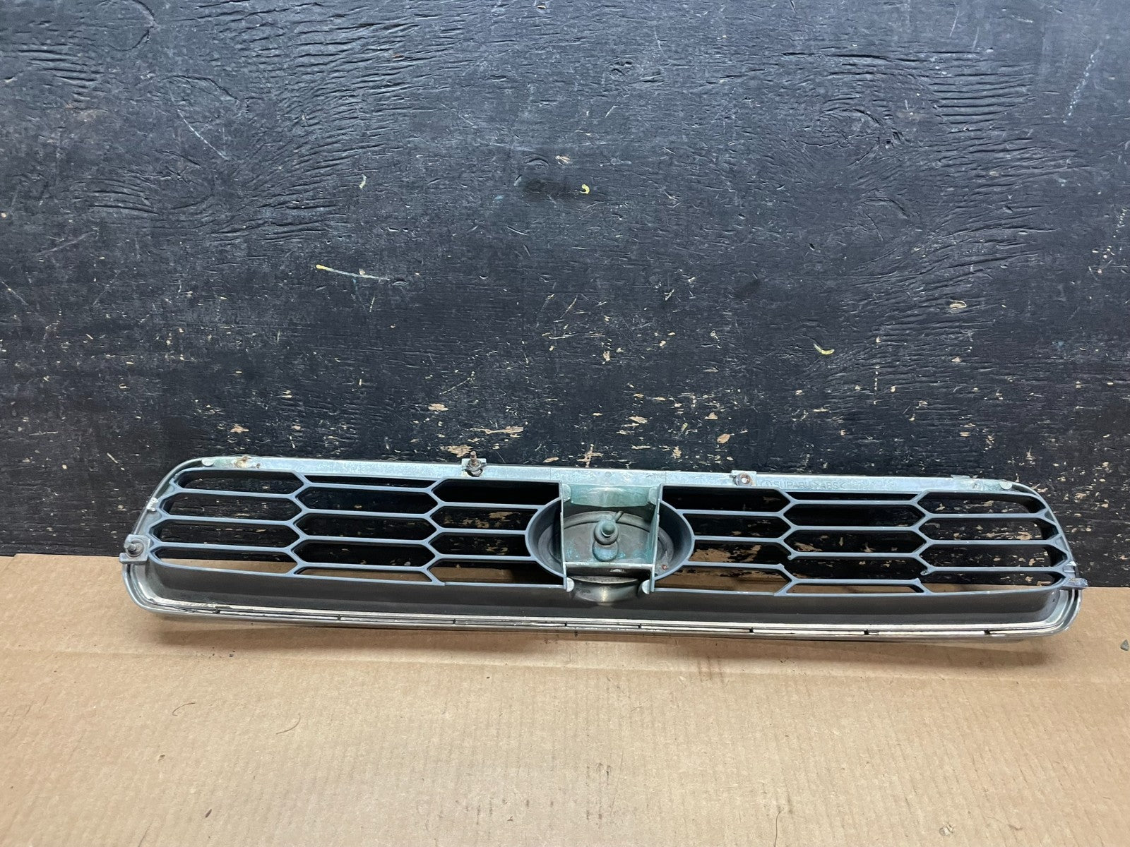 1998 to 2003 Subaru Legacy Front Grill Grille AA91513