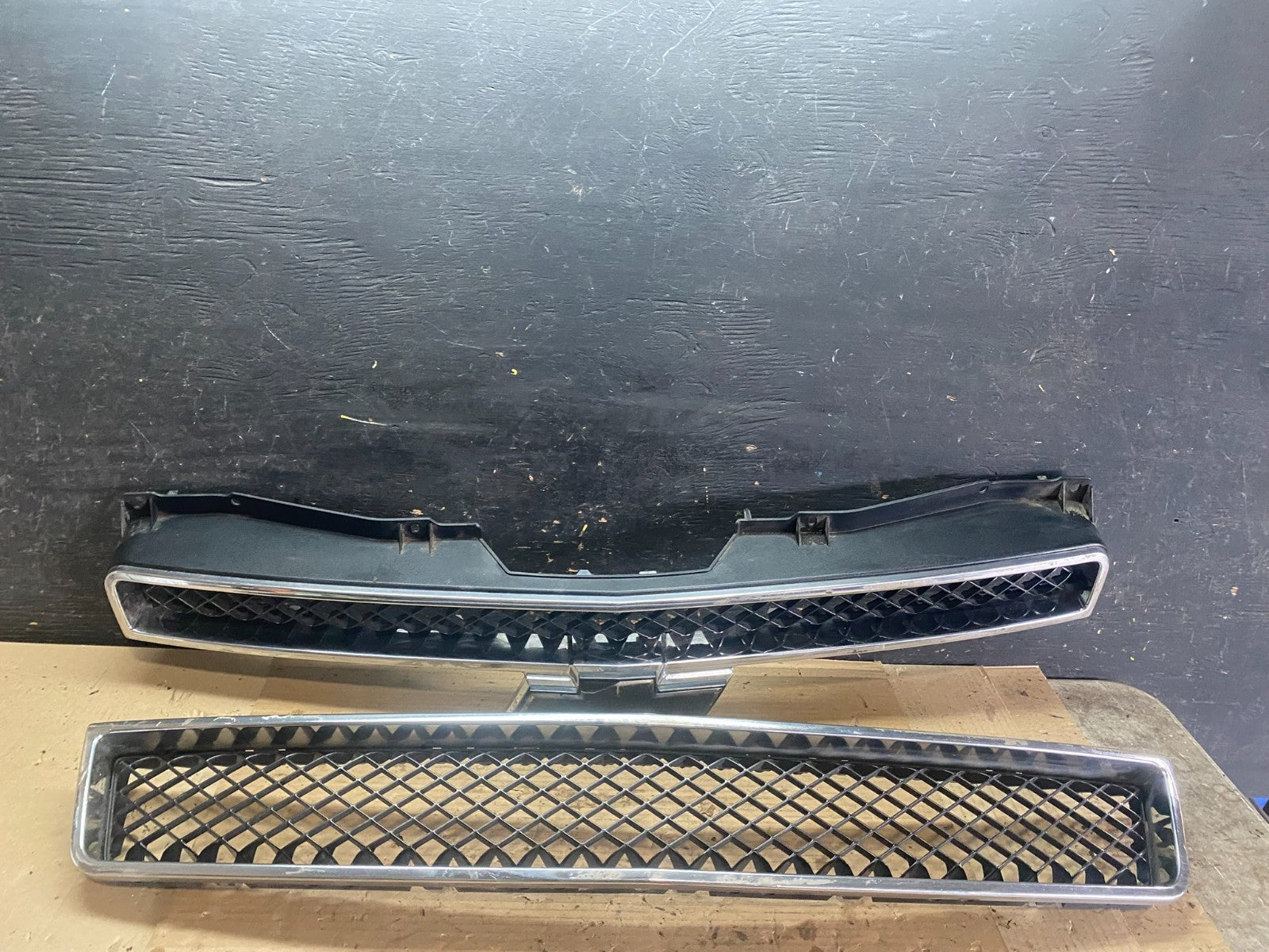 2007 to 2014 Chevrolet Tahoe Suburban Lower Upper Grill Grille Set Oem V2766 DG0