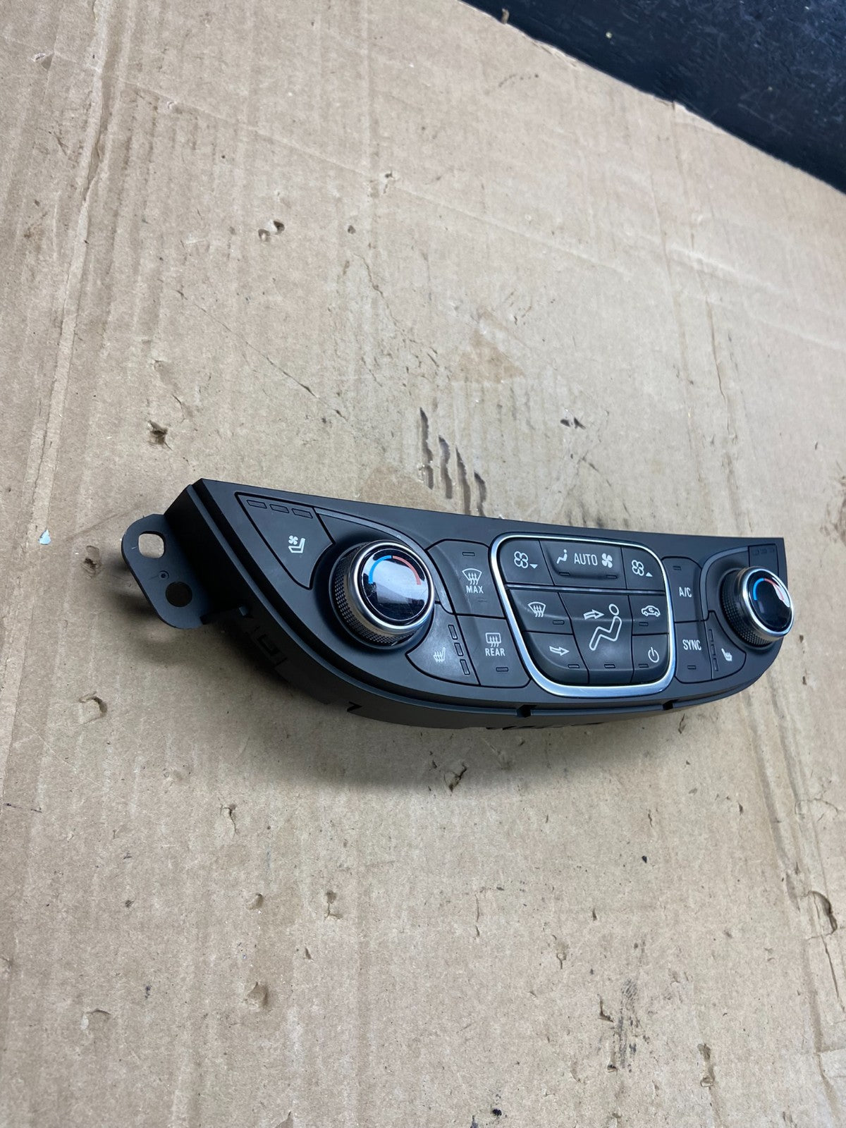 2016 to 2018 Chevrolet Malibu AC Heat Temperature Climate Control AD7195 DG2