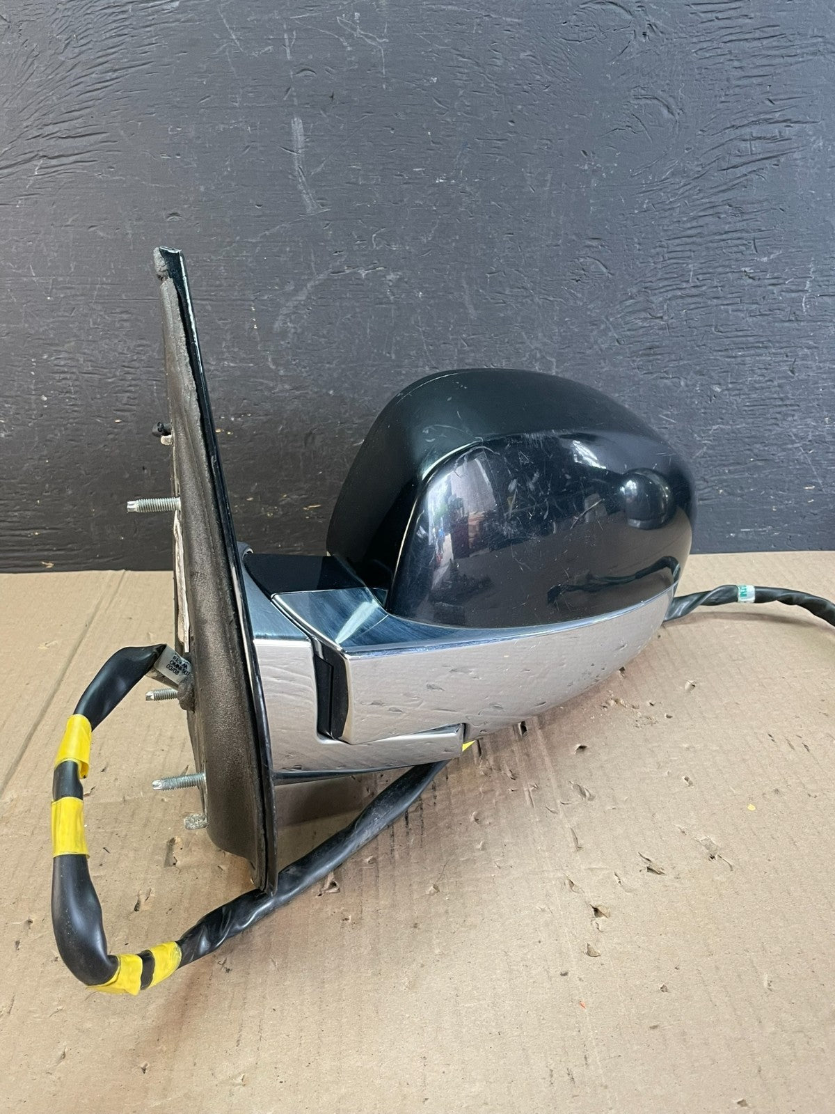 2007 - 2014 Cadillac Escalade Left Driver Door Mirror Turn Signal AD8675 DW1
