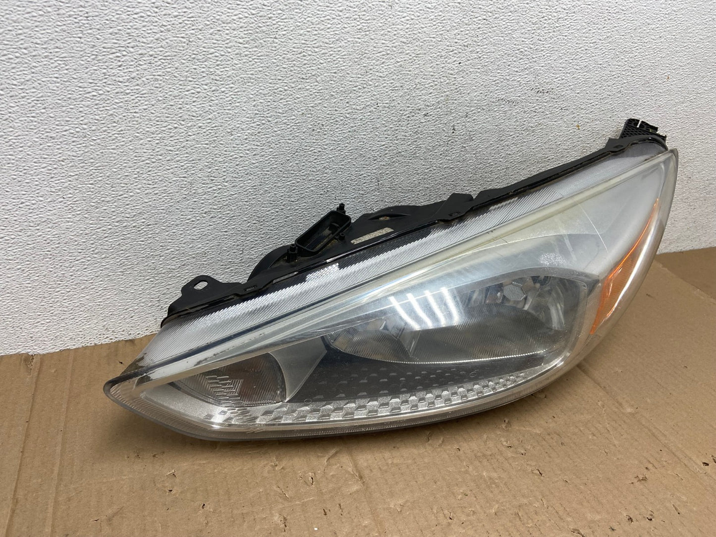 2015 to 2018 Ford Focus Left Driver LH Side Headlight AE8998 LK2