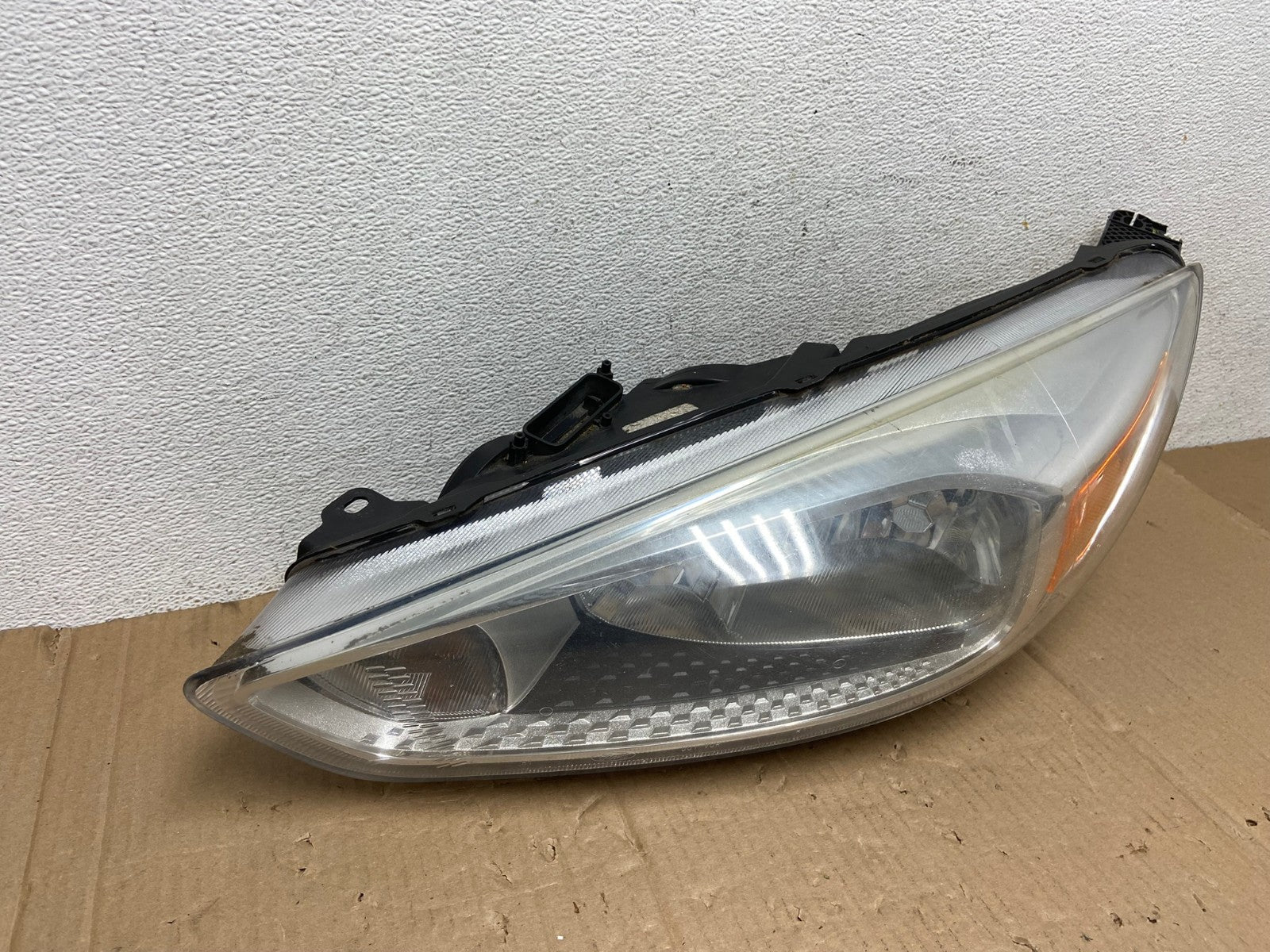 2015 to 2018 Ford Focus Left Driver LH Side Headlight AE8998 LK2