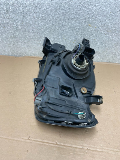 2002 2003 2004 Nissan Xterra Right Passenger RH Side Headlight OEM AA9881 DW5