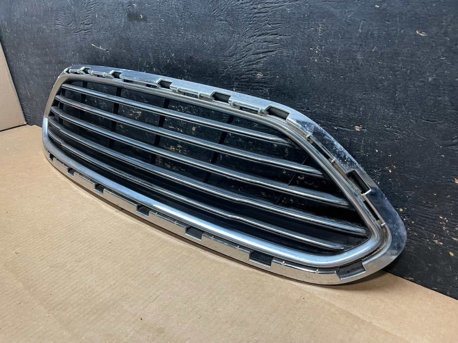 2014 to 2019 Ford Fiesta Front Upper Grille Grill aa9041 DG2