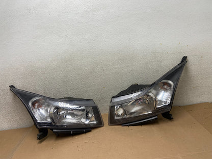 2011 to 2015 Chevrolet Cruze Halogen Left+Right Set Headlights AA9866 DW0