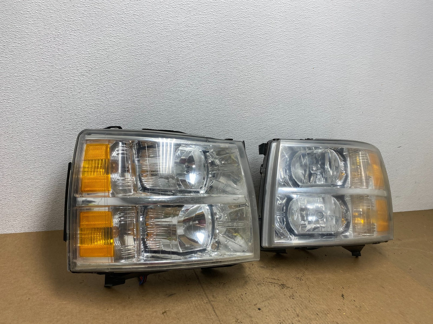 2007 to 2014 Chevrolet Silverado Left+Right Side Headlights AC3548 DW2