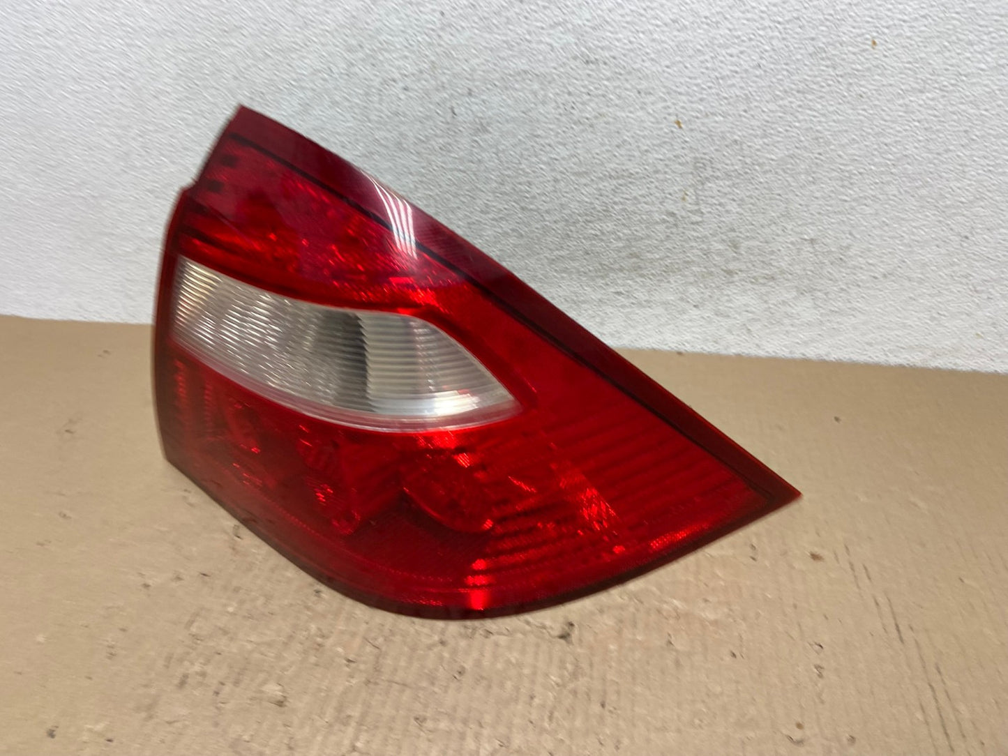 2005 2006 2007 Ford Five Hundred Right Passenger RH Tail Light AE9821 LK1
