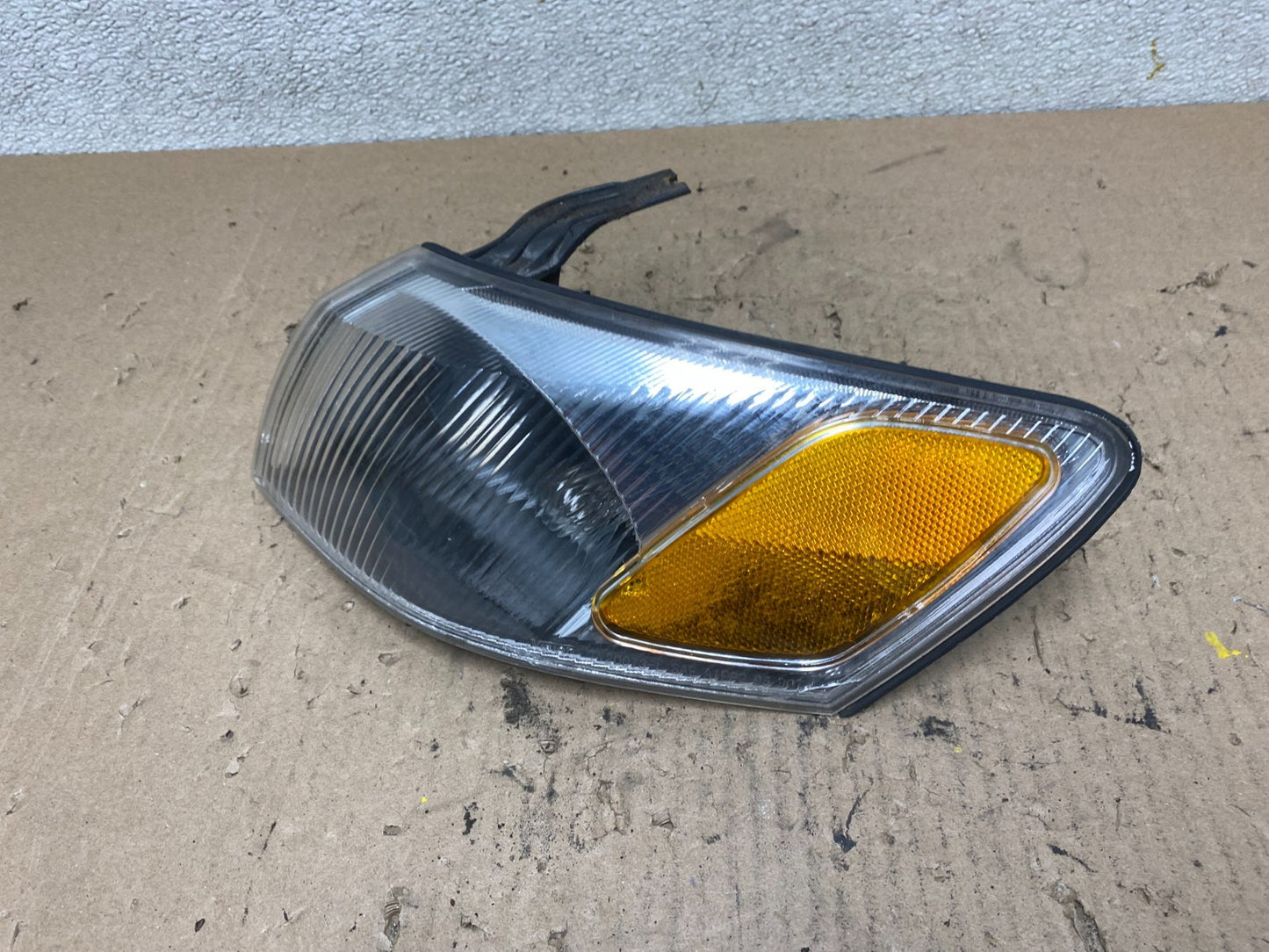 1997 1998 1999 Toyota Camry Left Driver LH Turn Signal R9576 DW2
