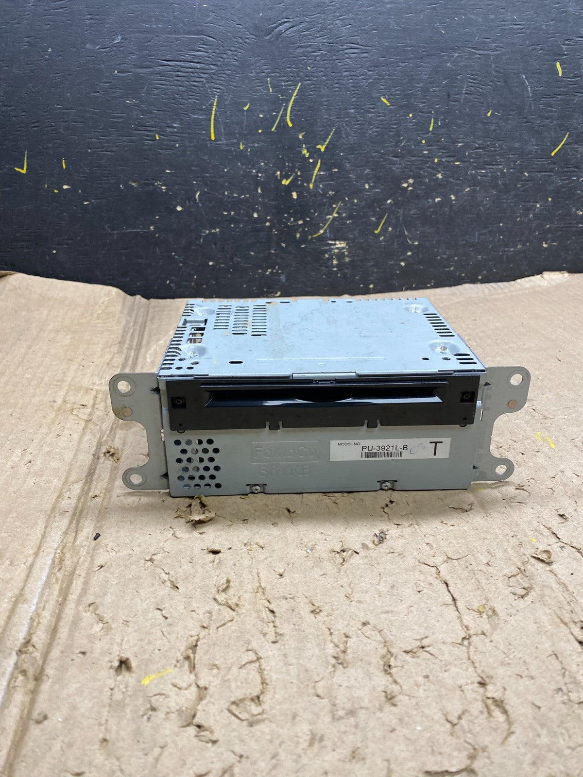 2016 to 2017 Ford Explorer Audio Equipment Radio Receiver AM FM CD x6159 DG0