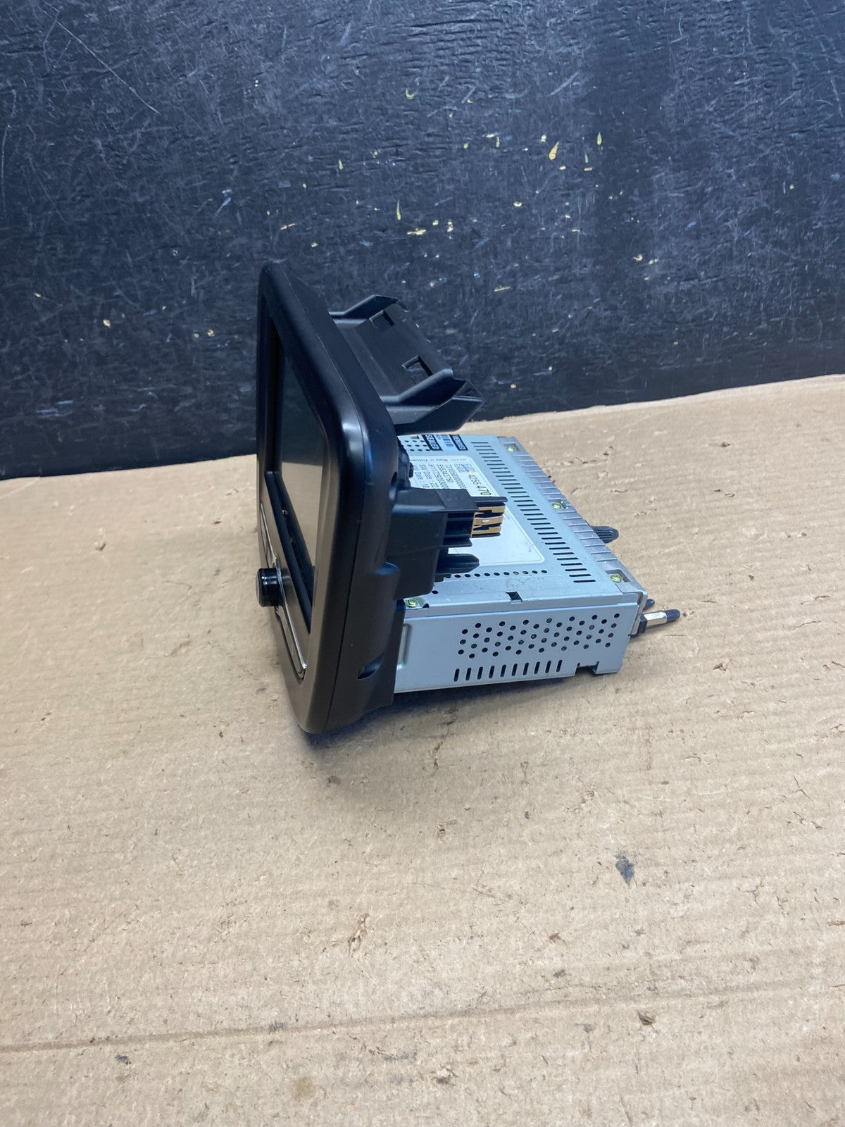 2017 to 2018 Chevrolet Cruze Radio Display Screen AH5413 DG2