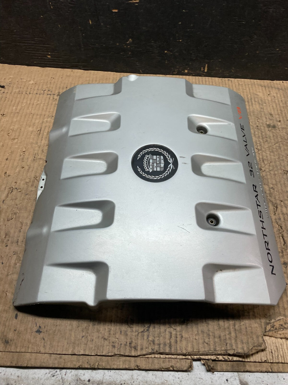 2001 to 2004 Cadillac Deville Seville Northstar Engine Motor Cover N3139 DG2