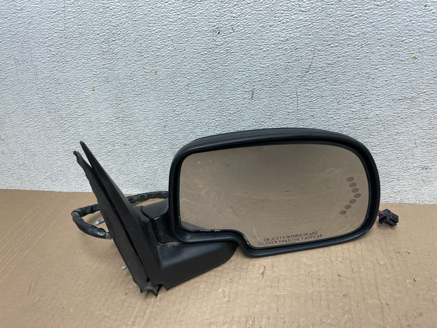 2003-2006 Chevrolet Avalanche Right Passenger Turn Sgn View Door Mirror Oe j25186