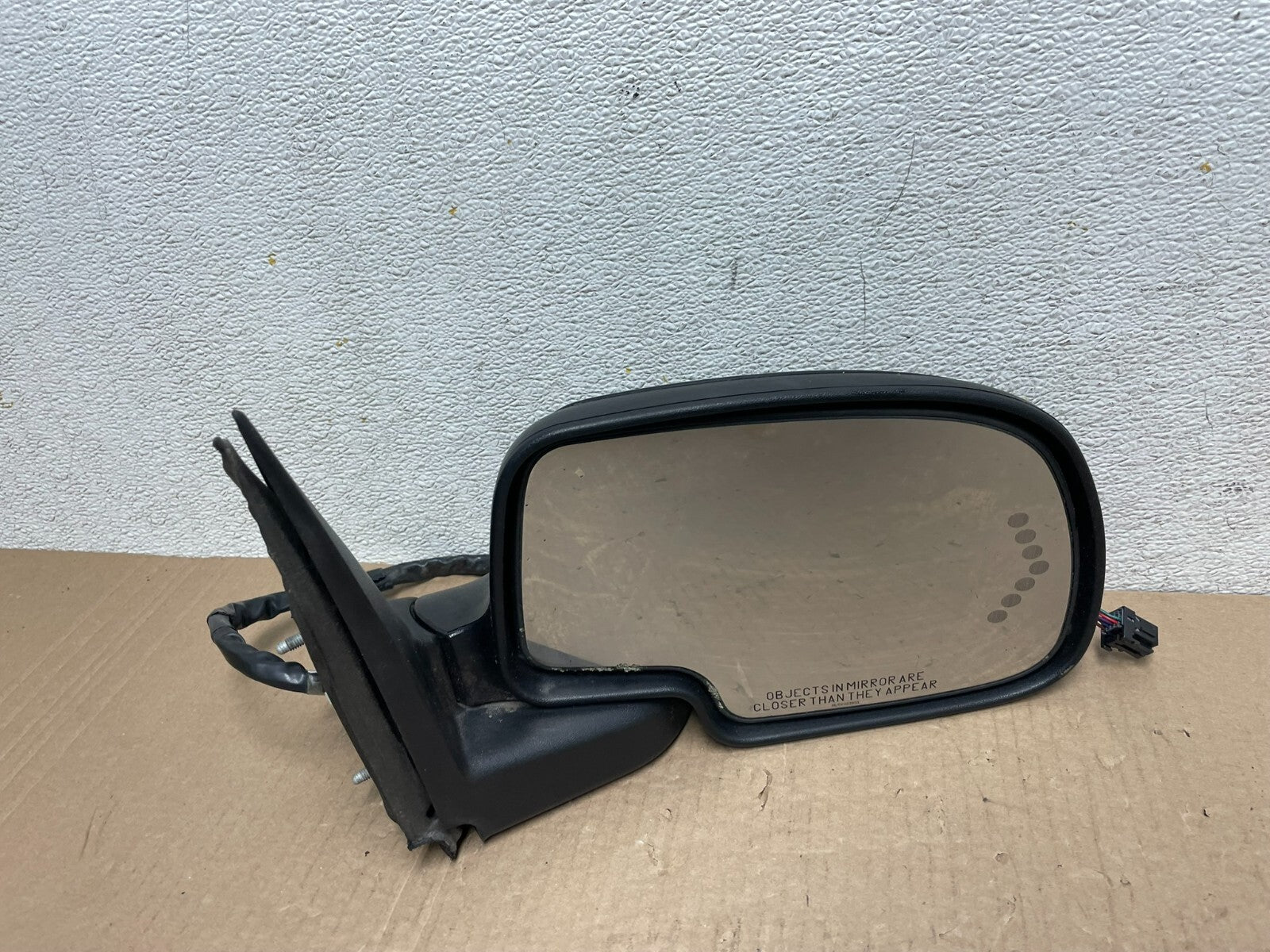 2003-2006 Chevrolet Avalanche Right Passenger Turn Sgn View Door Mirror Oe j25186