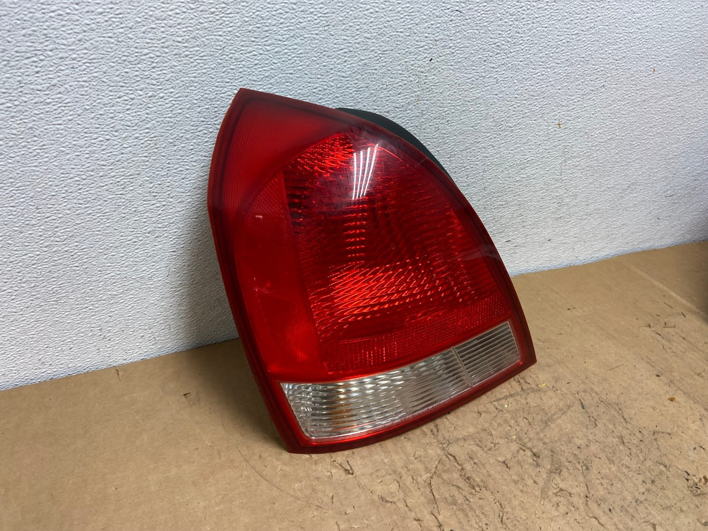 2001-2003 Sedan Hyundai Elantra Left Driver Lh Side Tail Light AD0577 LK2