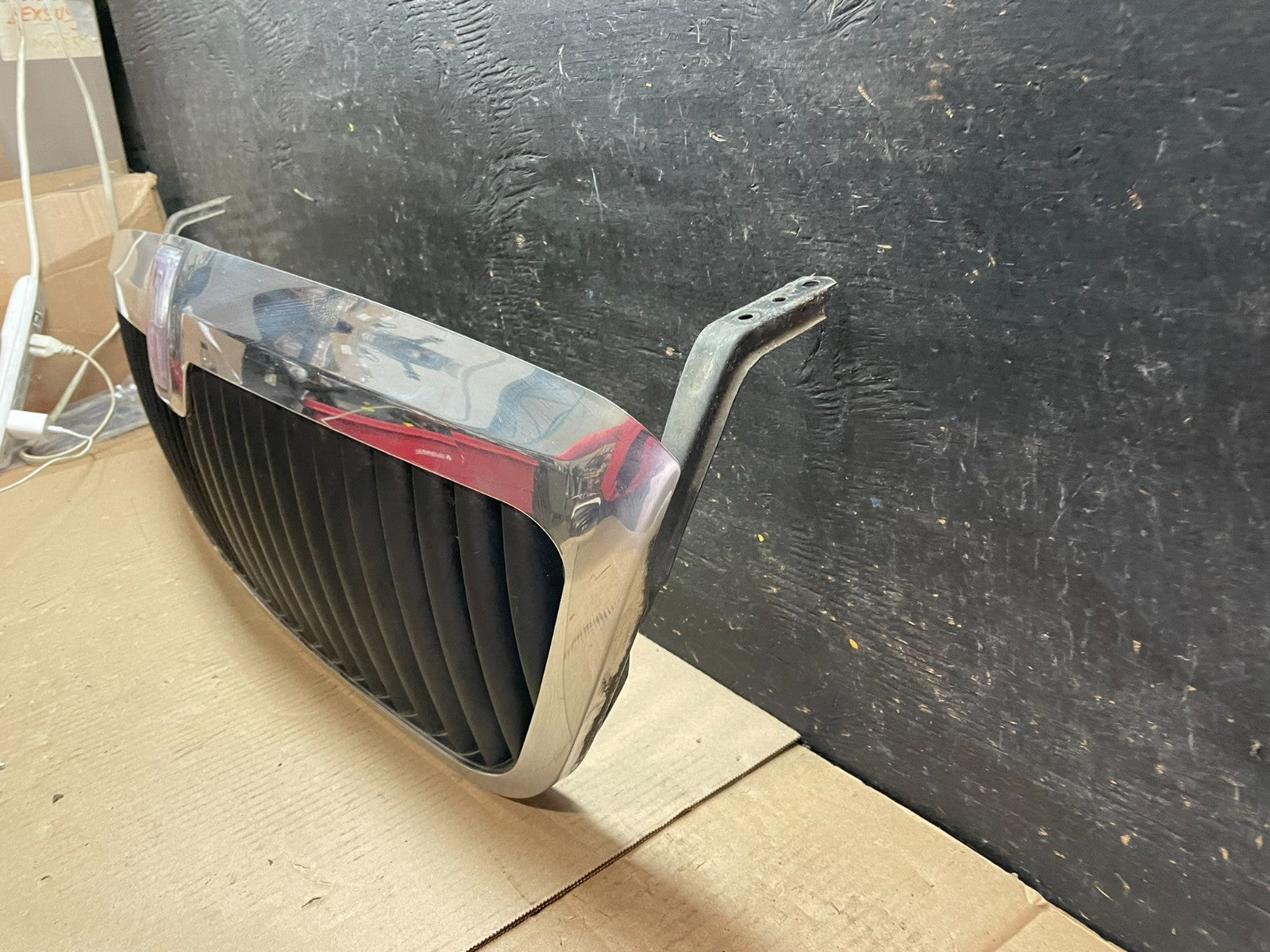 1998 to 2002 Lincoln Navigator Front Upper Grill Grille U7510 DG1