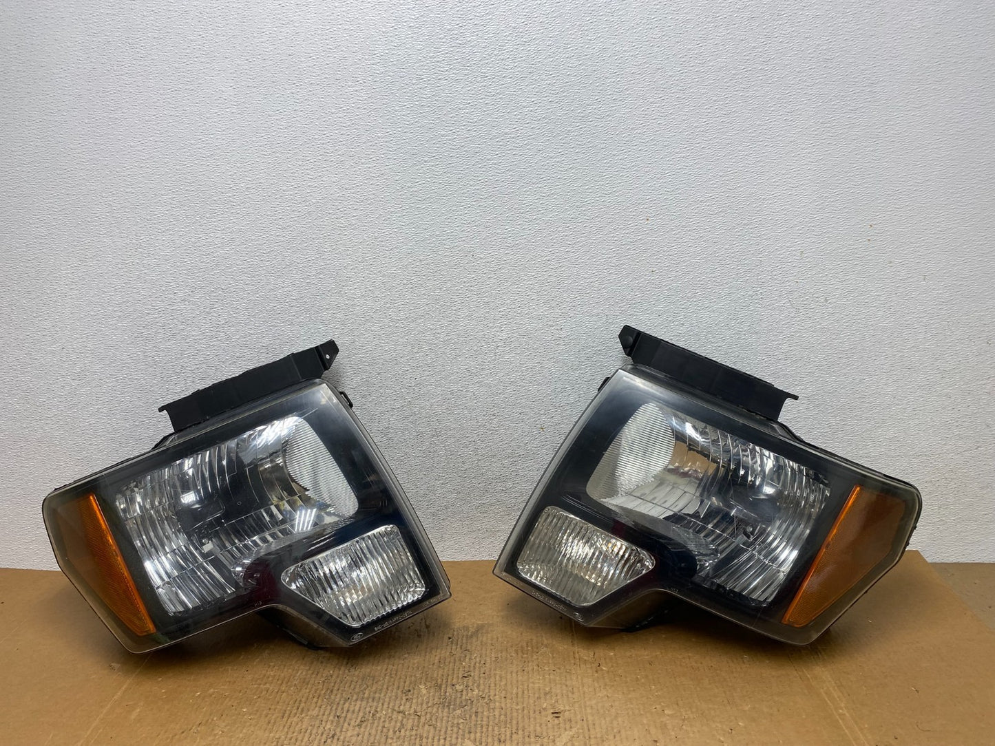 2009 to 2014 Ford F-150 F150 Left+Right Black Halogen Headlights AE1612 DW0