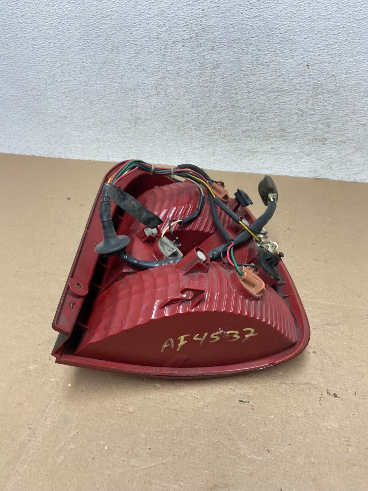 2003 2004 2005 Kia Sedona Left Driver LH Side Tail Light AF4537 LK6