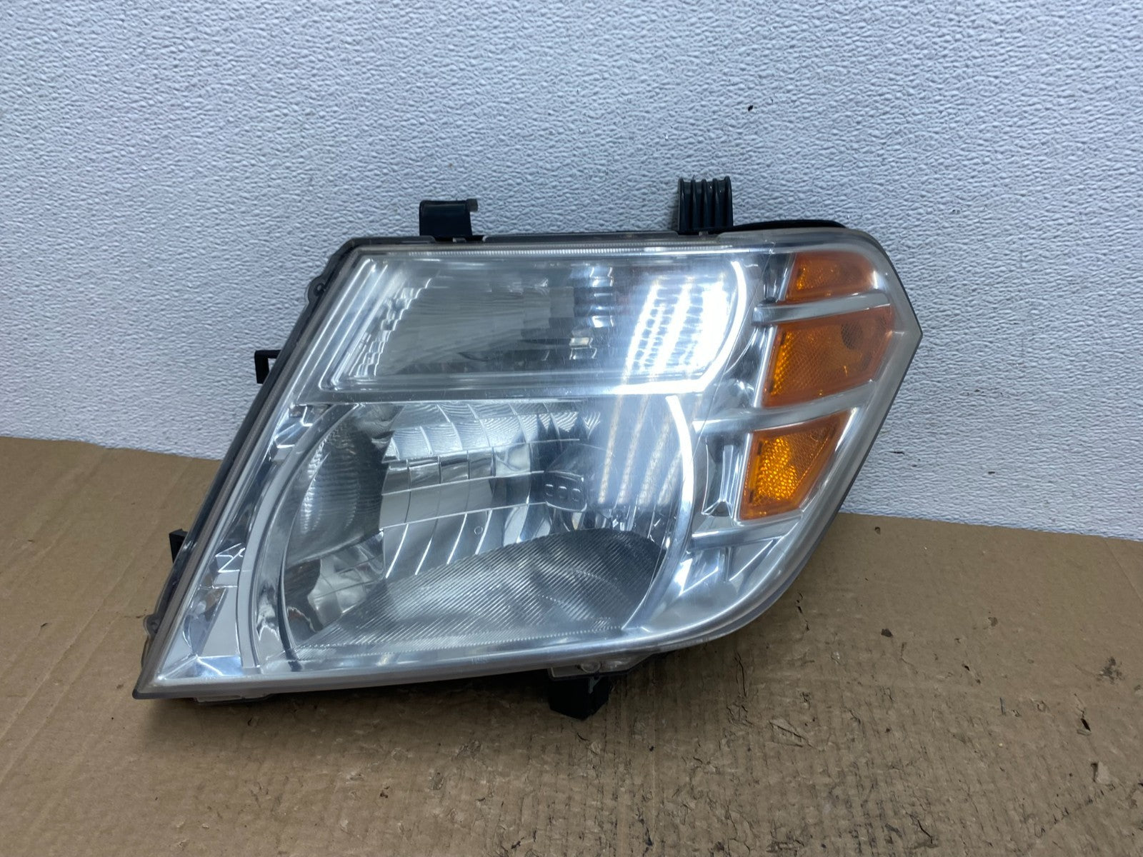 2008 to 2012 Nissan Pathfinder Halogen Headlight Left Driver Lh AC4166 DW0