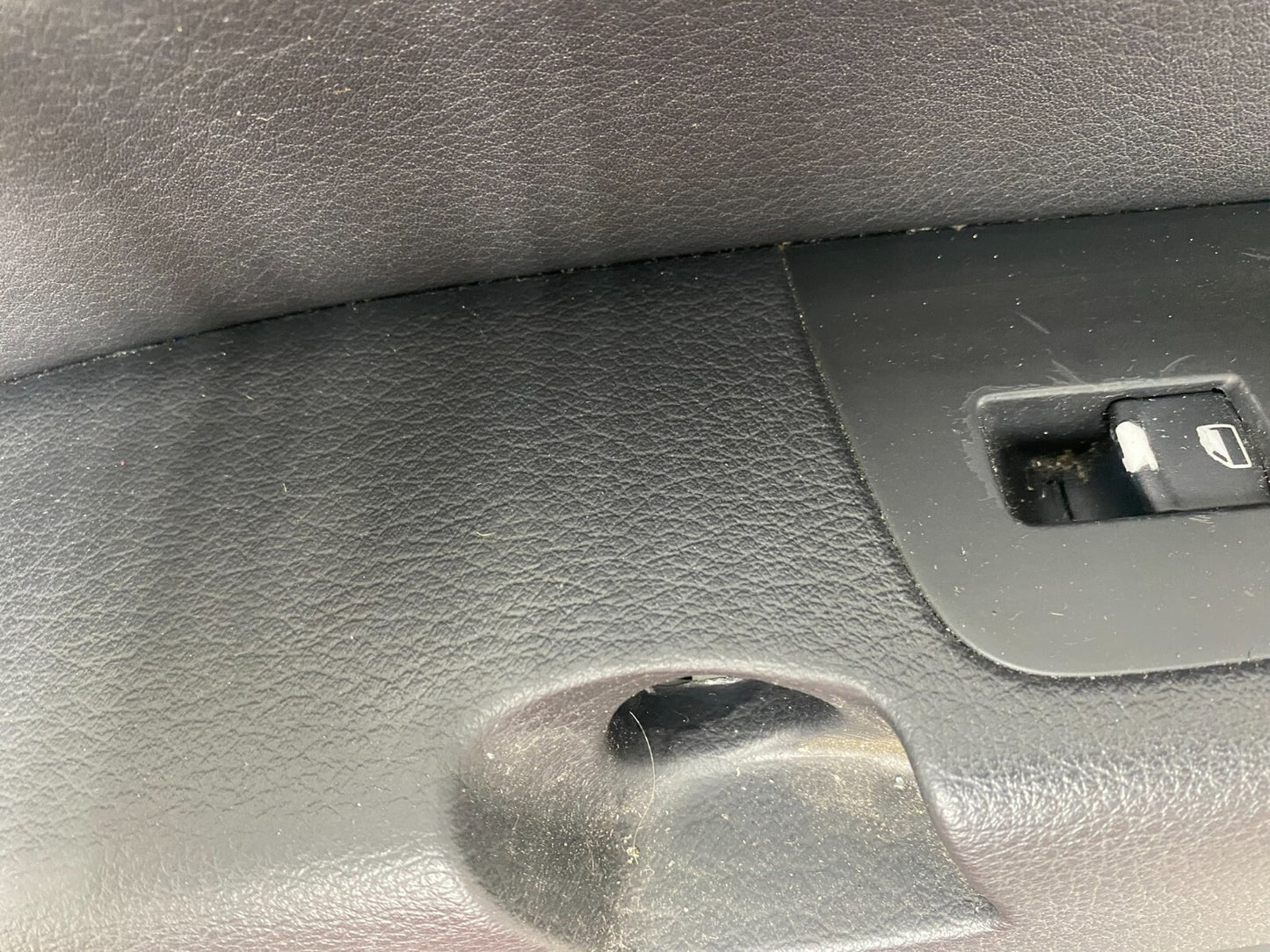 2007 to 2015 Audi Q7 Front Right Passenger Interior Door Panel OEM C7175 PS3