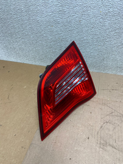 2009-2014 Volkswagen Routan Right Passenger Rh Side Inner Tail Light AA0400 DW2