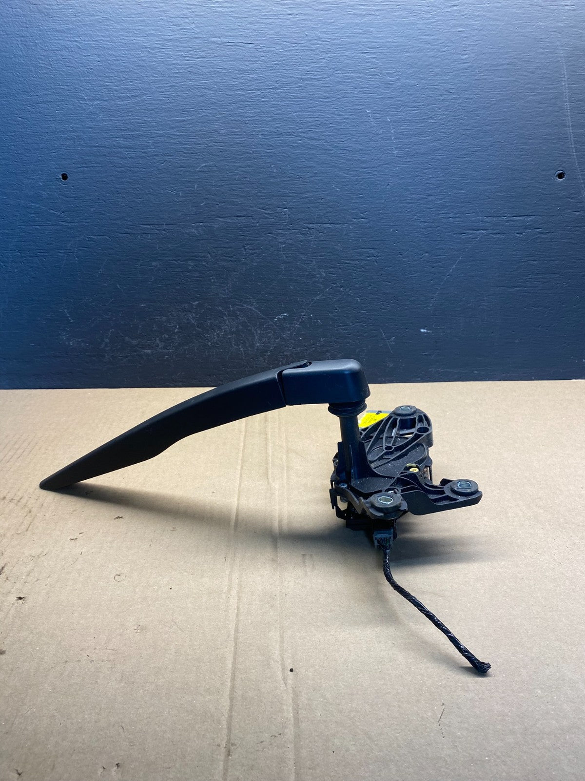 2013 to 2019 Ford Escape Rear Windshield Wiper Motor OEM ac0948 DG3