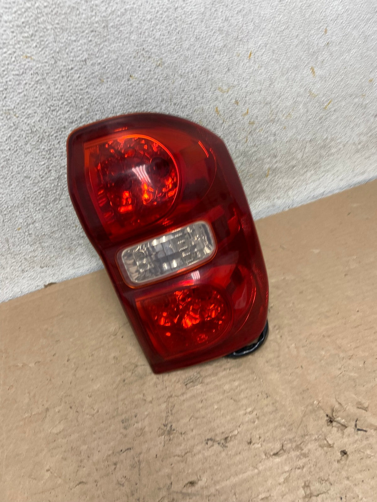 2004 2005 Toyota RAV4 Right RH Passenger Side Tail Light AI0986 LK2