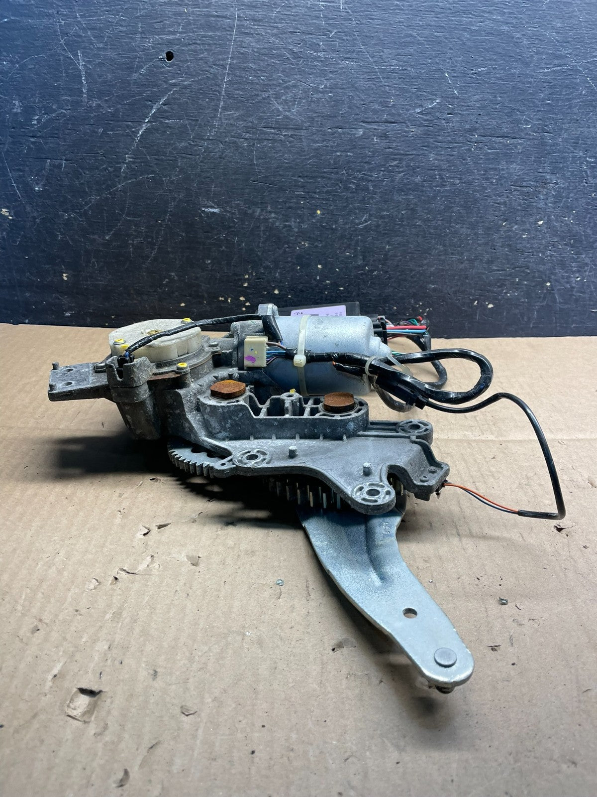 2007 2008 Acadia Enclave Escalade Suburban Liftgate Door Module Motor u2105 DG2