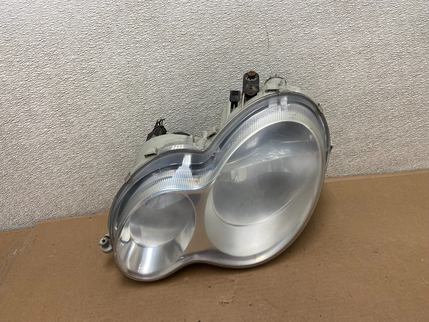 2005 to 2007 Mercedes-Benz C-Class Left Driver LH Side Headlight OEM AA9871 DW0