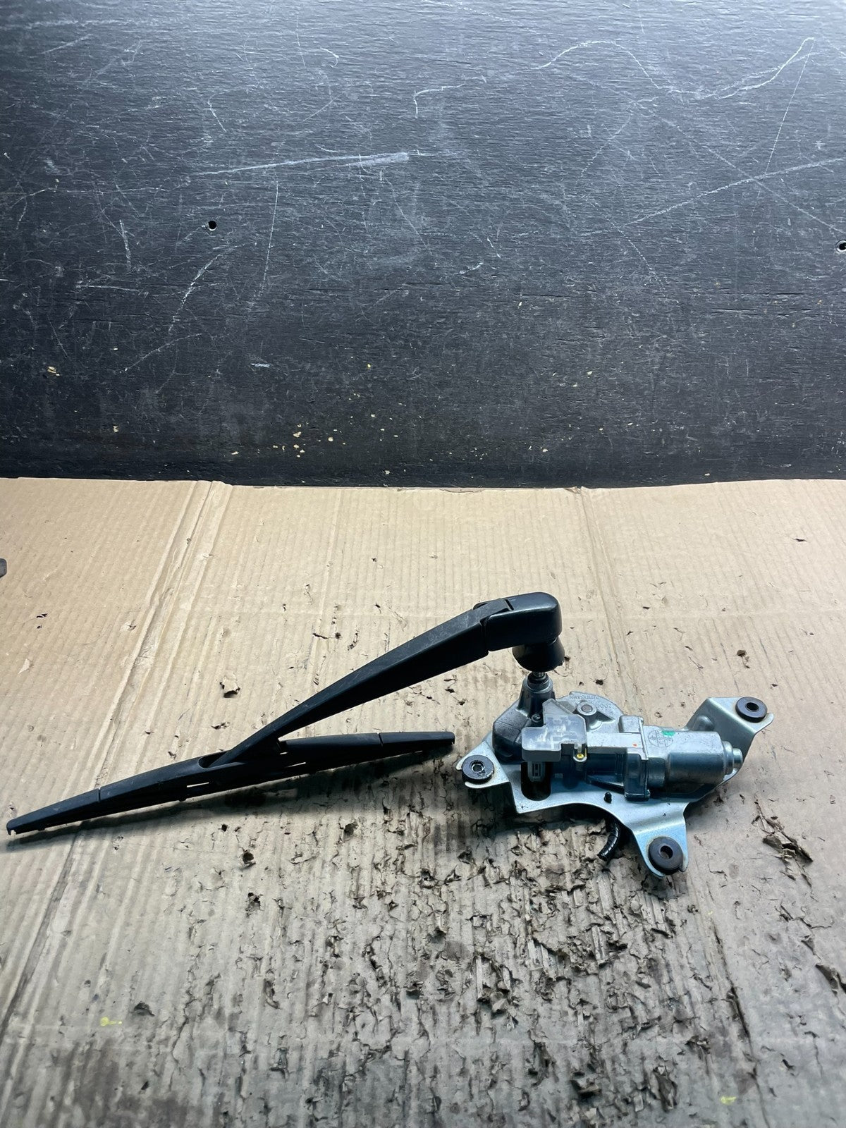 2011 to 2017 Nissan Quest Rear Wiper Motor X4007 PS1