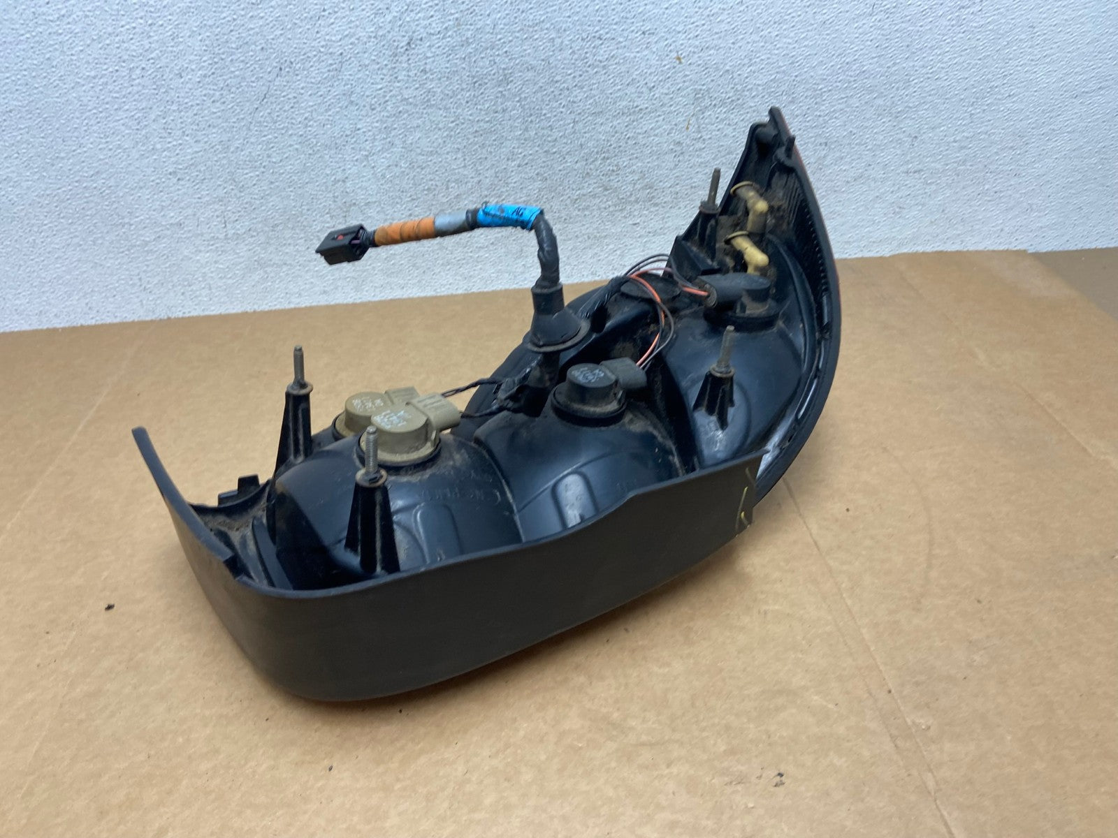 1996 1997 1998 Ford Mustang Right Passenger RH Side Tail Light AE2921 LK6
