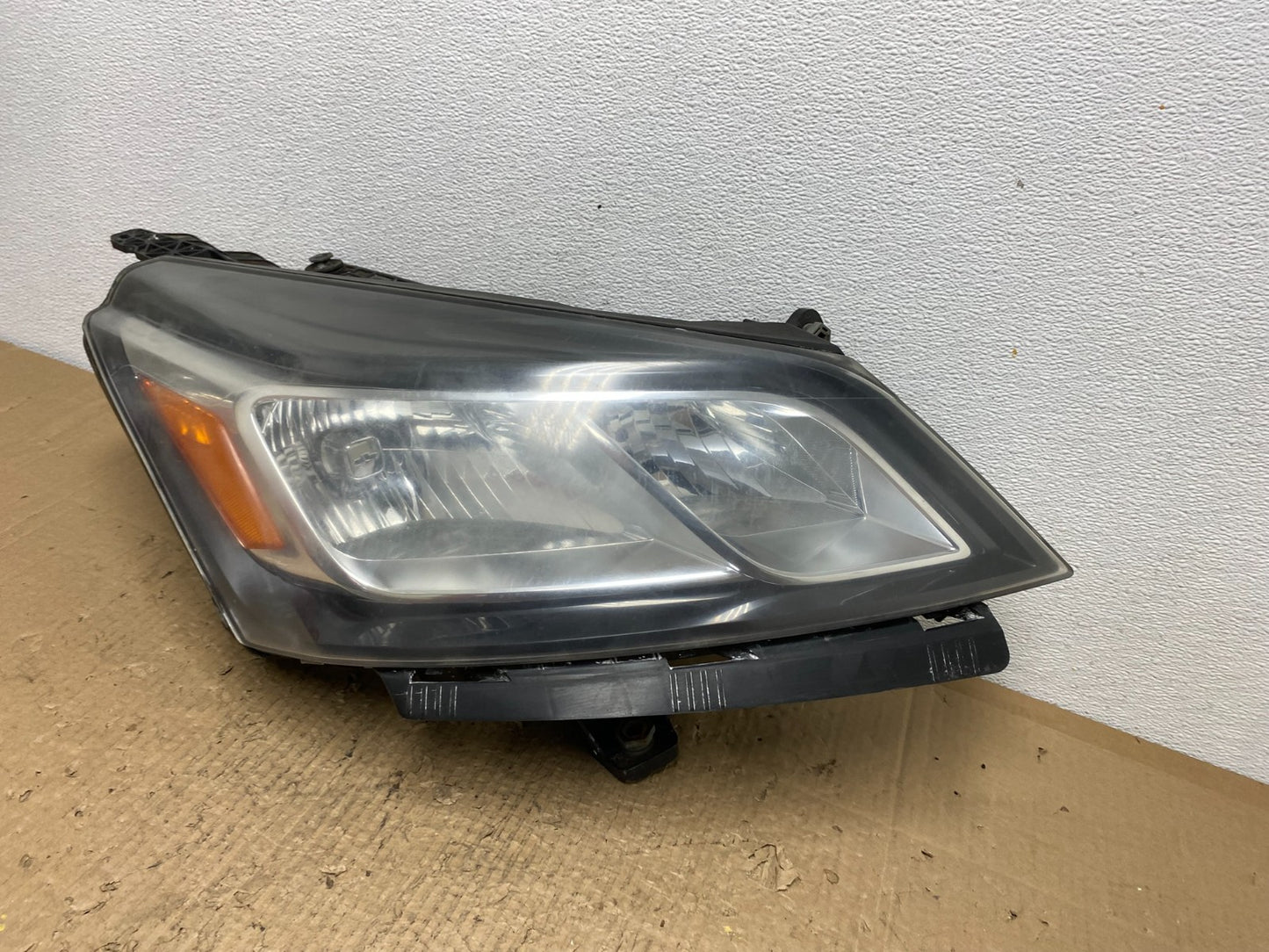 2013-2017 Chevrolet Traverse Right Passenger Side Halogen Headlight AC5520 DW1
