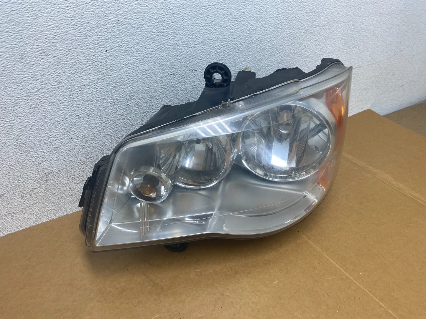 2008 to 2016 Chrysler Town and Country Left Driver Lh Side Headlight AD8895 DW2