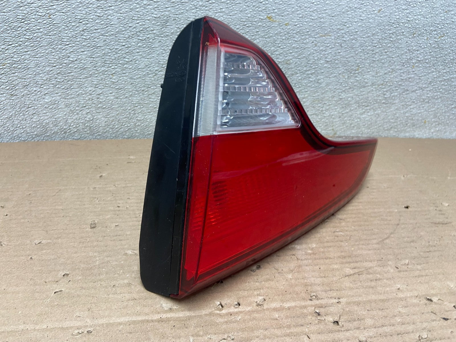 2014 - 2015 Kia Sorento Right Passenger RH Side Inner Tail Light OEM AA8790 LK2