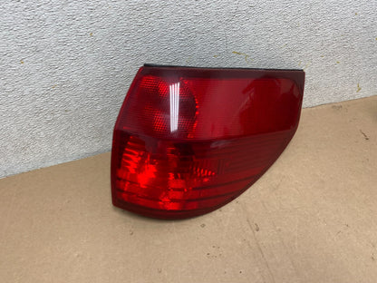 2004-2005 Toyota Sienna Right Passenger Rh Side Tail Light Oem Q4088 DW2