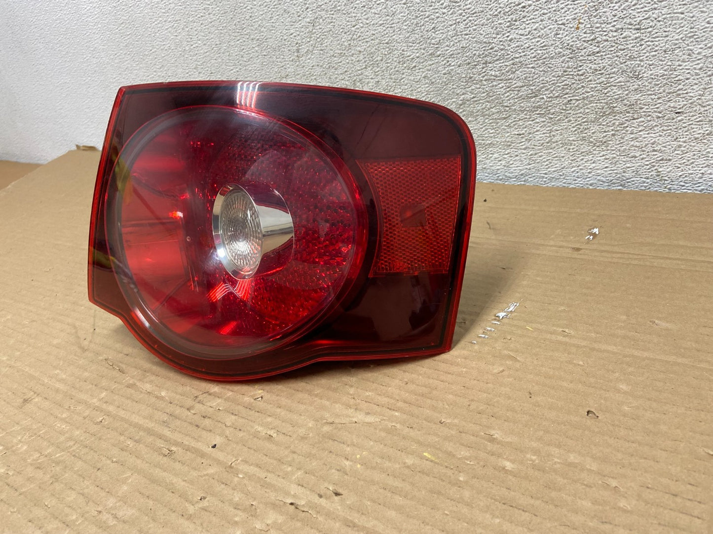 2008 2009 2010 Volkswagen Jetta Right Passenger RH Side Tail Light AG8951 DW2