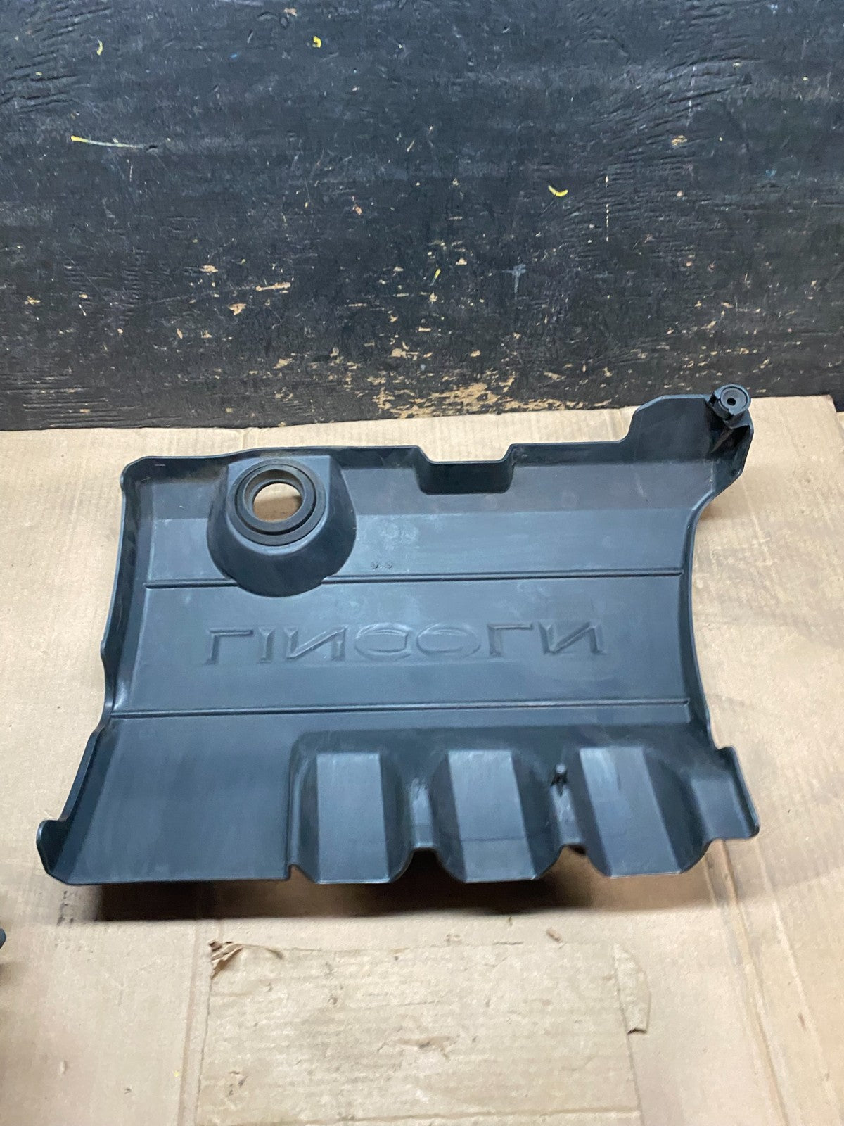 2009 to 2012  Lincoln MKS 3.7L Engine Motor Cover V9957 DG4