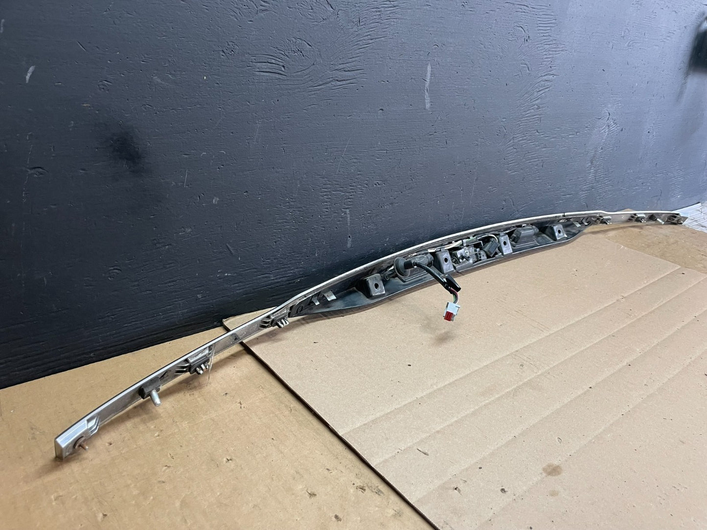 2011 to 2014 Ford Explorer Rear Tailgate Gate Trim Molding With Camera AB7593 DG8