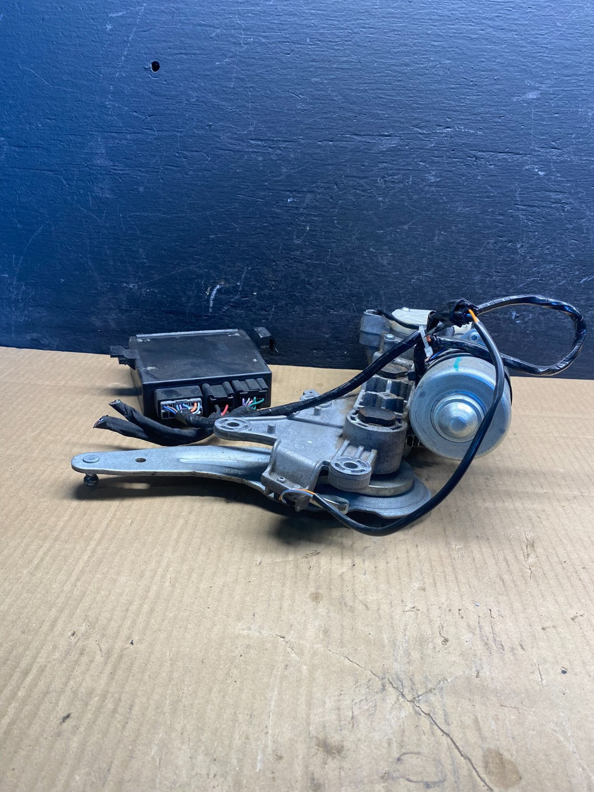 2009-2012 GMC Acadia Power Motor Liftgate Tailgate Control Module AD4905 DG1