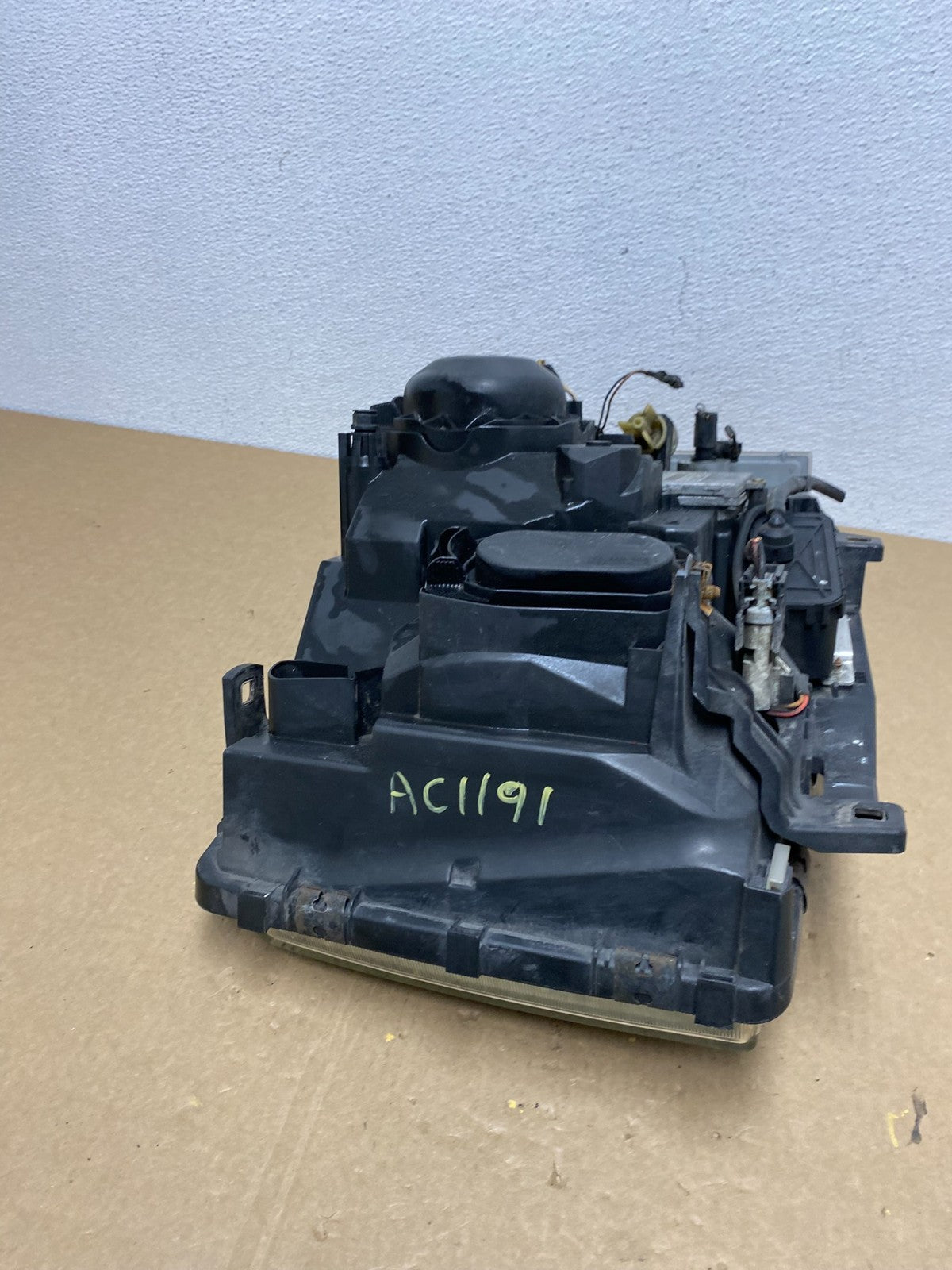 2003 - 2004 Land Rover Range Rover Right Passenger Headlight Xenon HID AC1191 DW7