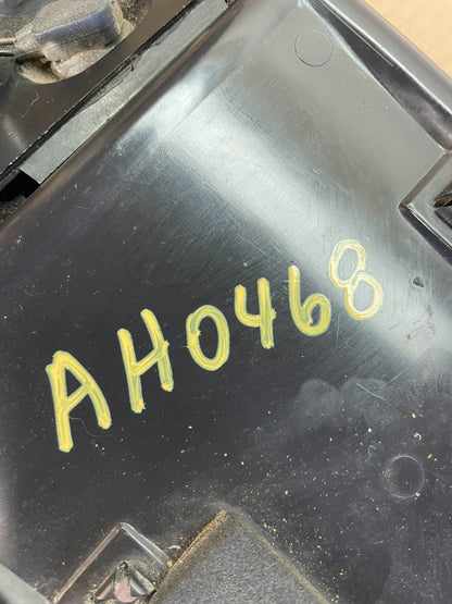 1992 1993 Chevrolet Cavalier Rear Trunk LID Center Tail Light AH0468 DG7