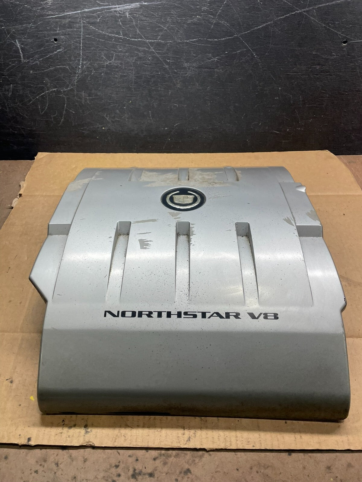1997 to 2004 Cadillac Deville Seville Northstar Engine Motor Cover L3659 DG0