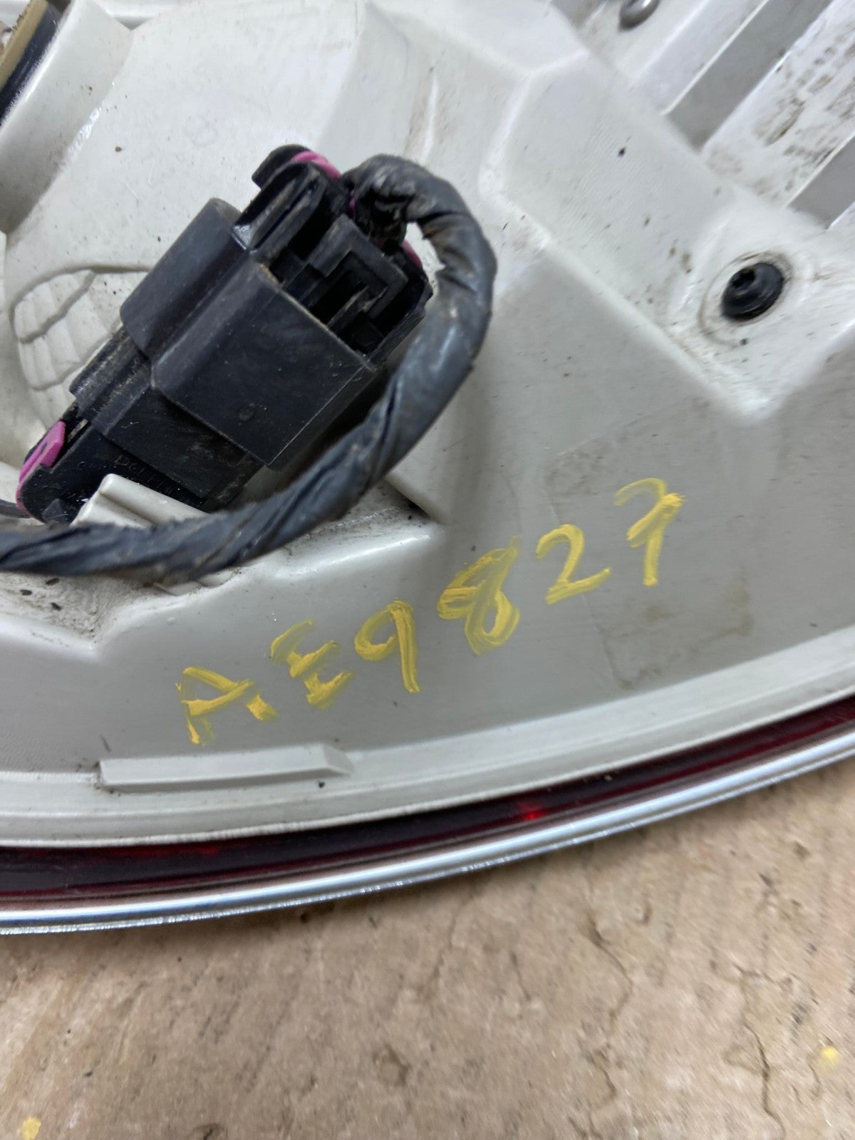 2008-2012 Buick Enclave Right Passenger Rh Tail Light AE9827 LK7