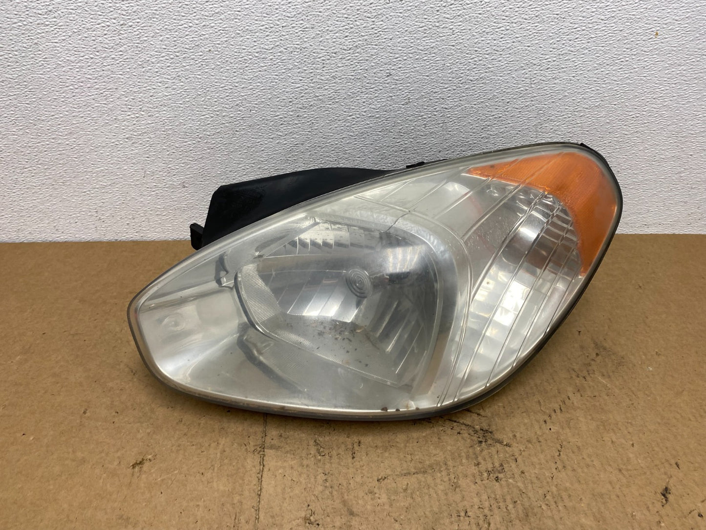 2006 to 2011 Hyundai Accent Sedan Left Driver LH Halogen Headlight AC3416 DW0