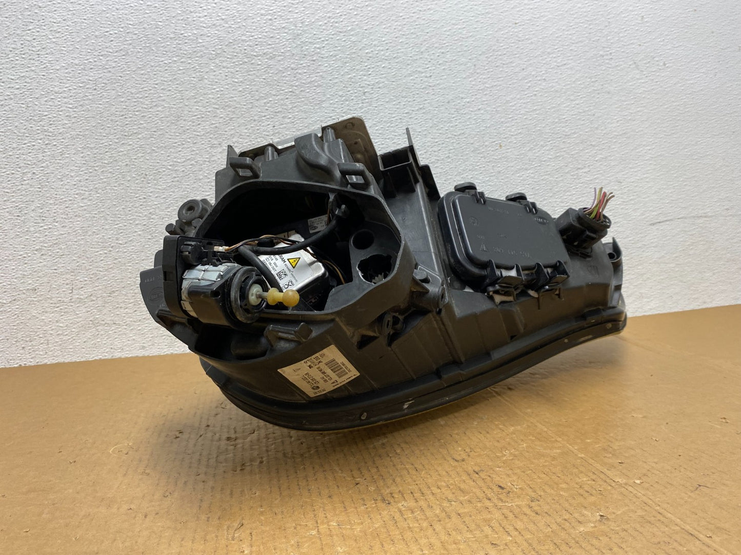 2008 to 2010 Porsche Cayenne Right Passenger Headlight Xenon HID AE0686 DW5