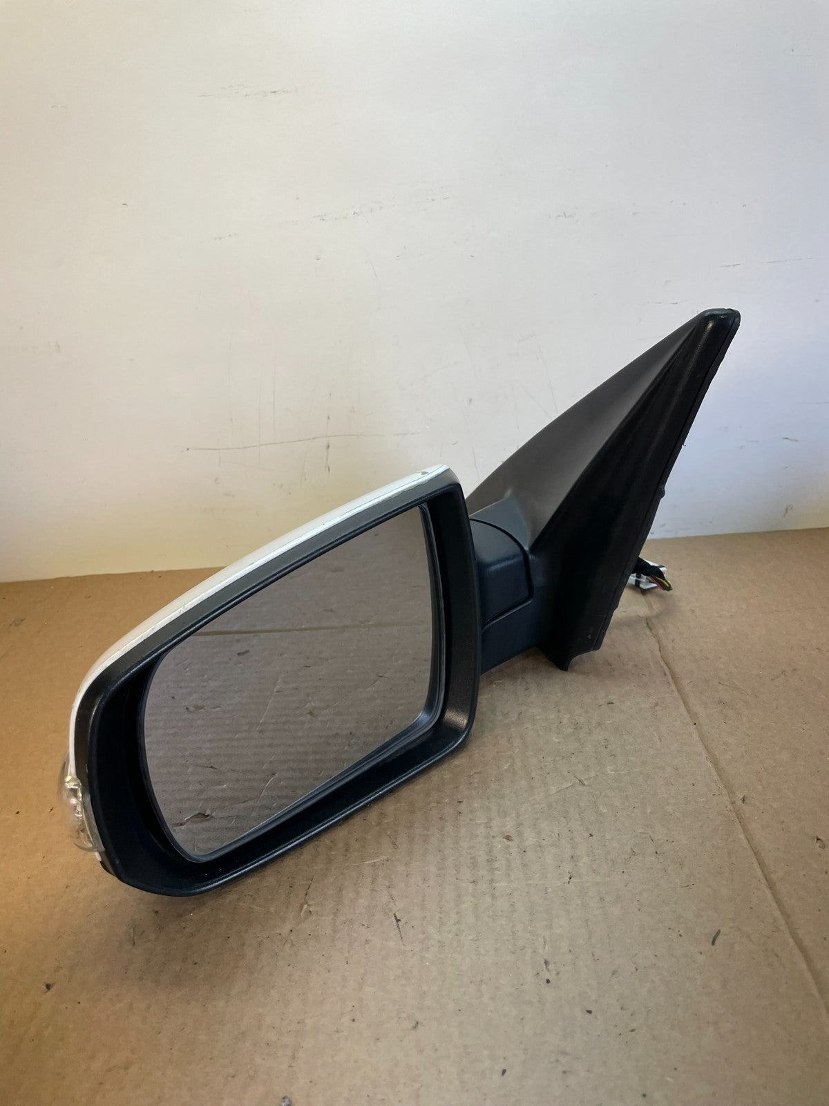 2011 - 2015 Kia Sorento Left Driver Lh Side Door Mirror Turn Signal AH62532