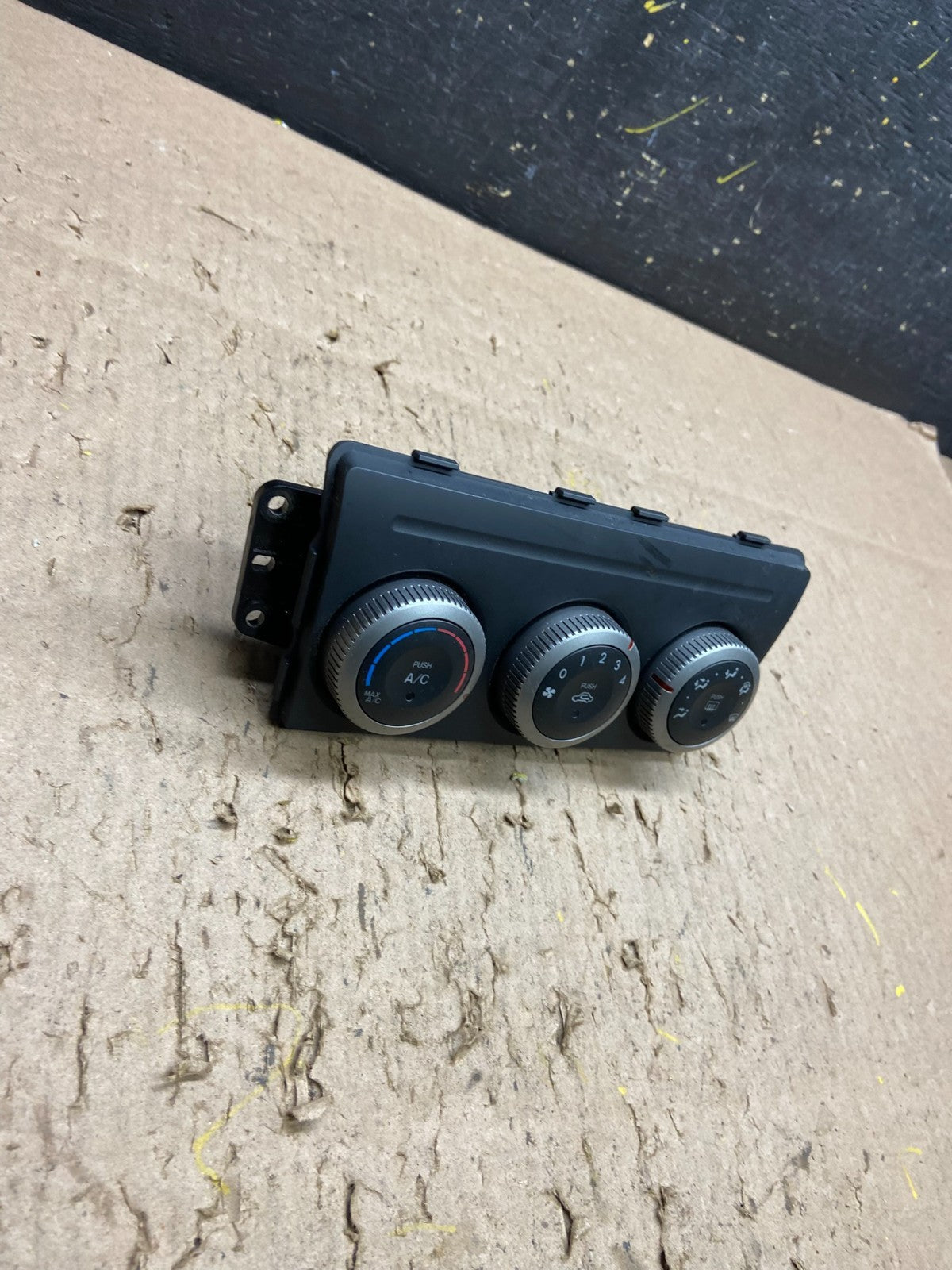 2009 - 2013 Mazda 6 A/C Manual Climate Control Panel t6253 DG1